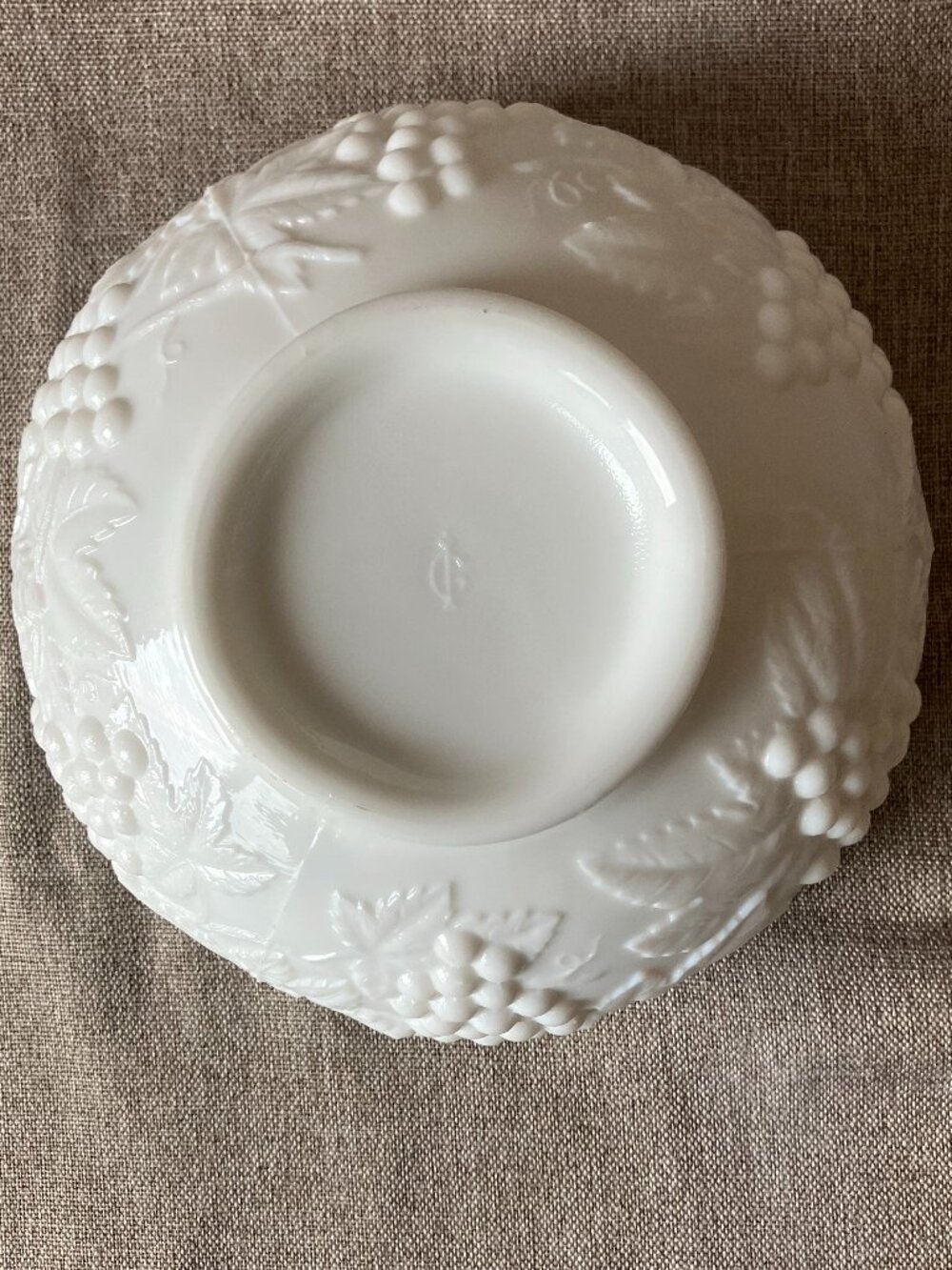 Vintage Imperial Glass 8-1/2" White Milk Glass Bowl Embossed Grape Scallop Edge - Picture 4 of 7
